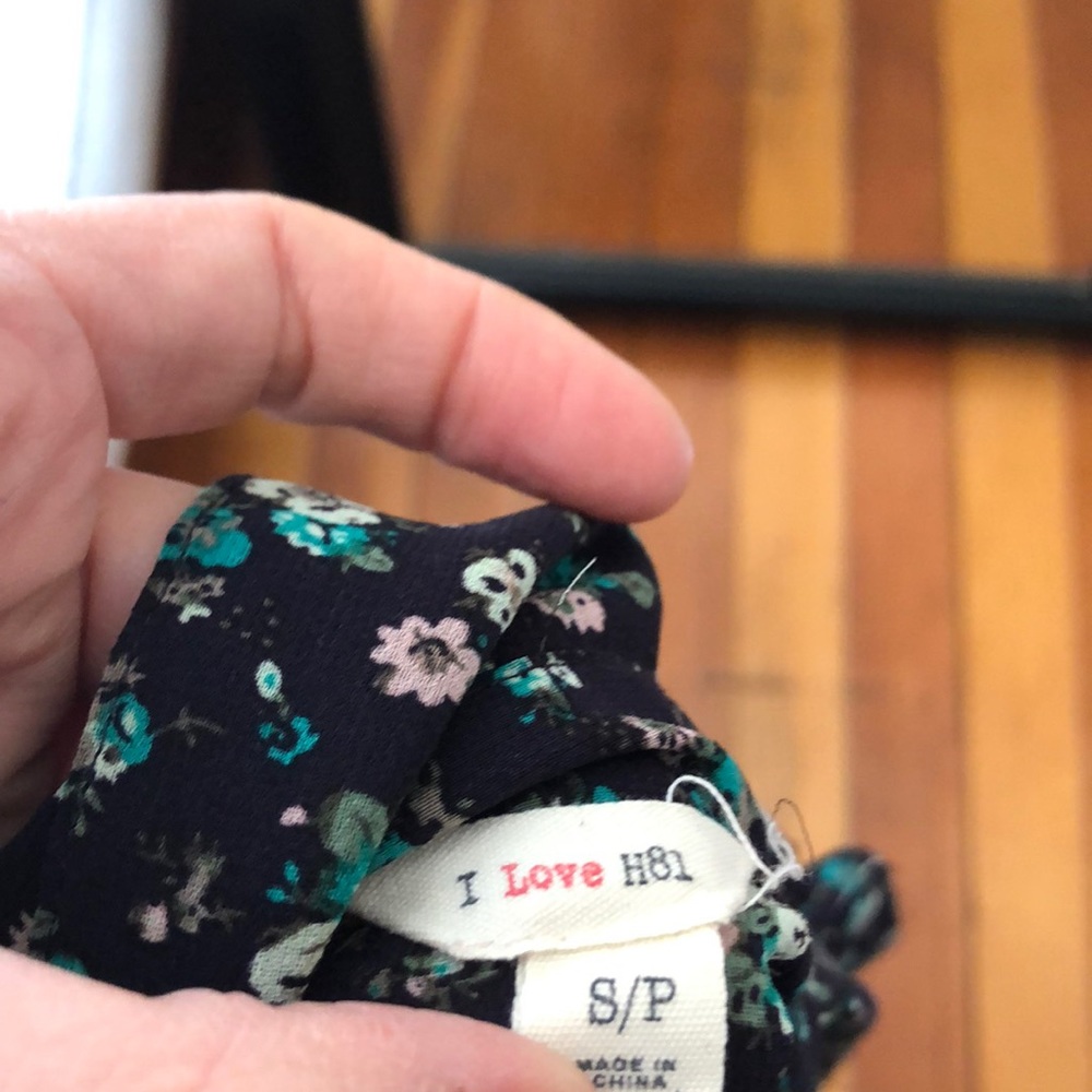 Floral button down - Picture 5 of 7